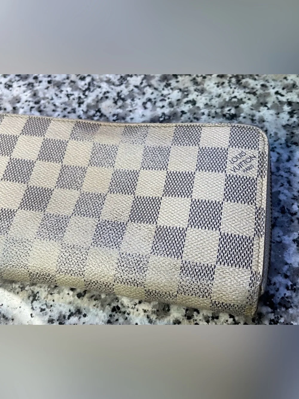 Louis Vuitton Damier Beige/Cream Zippy Wallet Interior with Gold Hardware